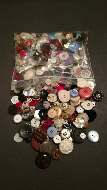 Mixed Lot 500 Assorted Color Plastic, Metal, Fabric Buttons, 1.5" & Smaller