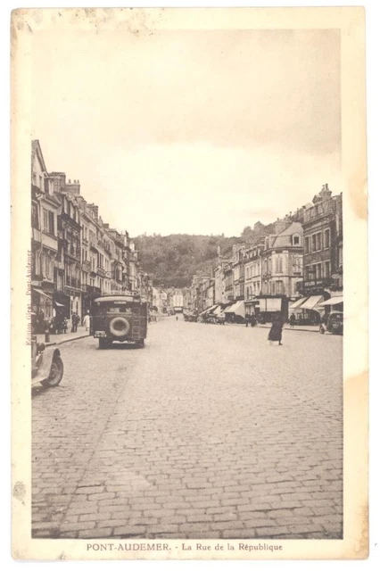 CPA 27 -  PONT-AUDEMER (Eure) - Rue de la République - Animée, voitures