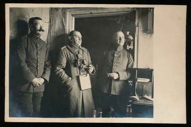 Foto AK - hoher Offizier mit Fernglas - 1.WK