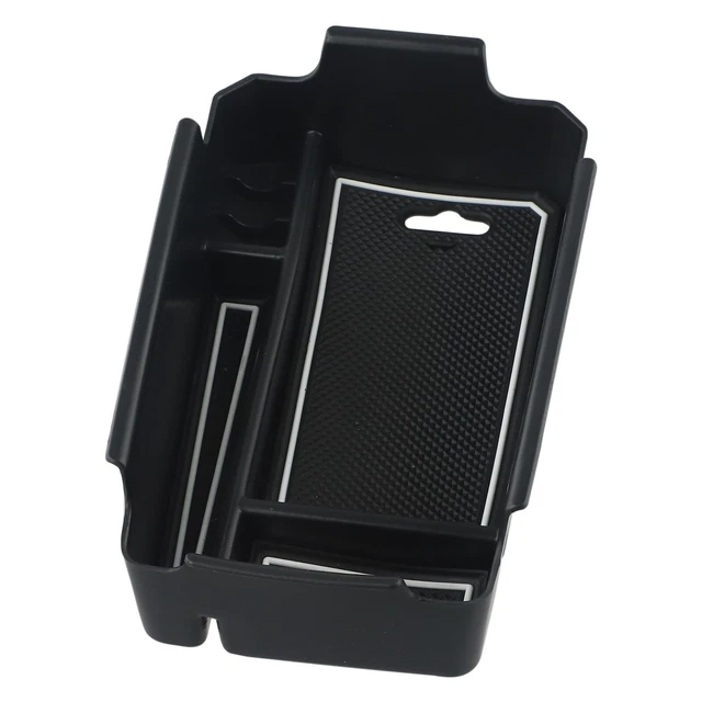 Cucina Con Lavandino Sul Tetto Da Lavoro E Posate Sul Muro Fotografia - Foto 9