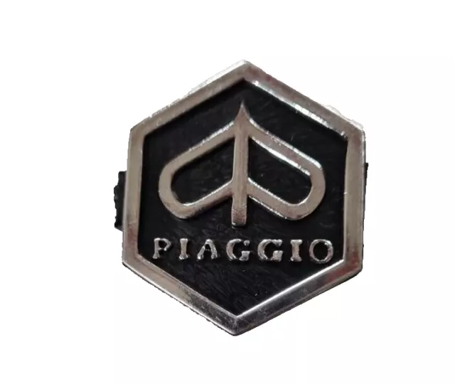 ukscooters VESPA PIAGGIO HORNCAST HEXAGONAL BADGE PX EFL T5 PLASTIC BLACK NEW