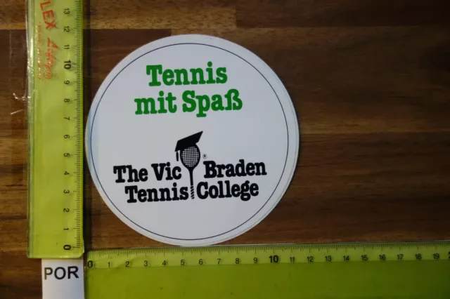 Alter Aufkleber Tischtennis Tennis Spieler VIC BRADEN College Spruch macht Spaß