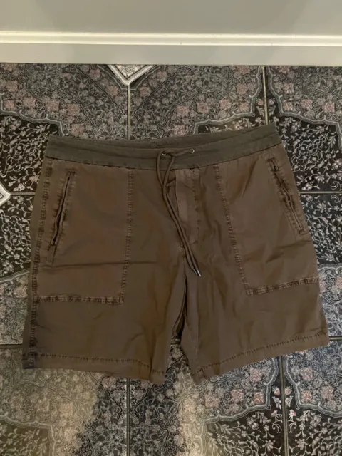 James Perse mens zip pocket shorts size 5
