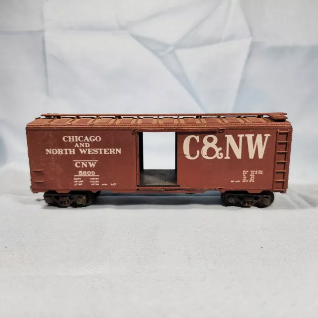 HO Chicago And North Western CNW #5609 Box Model Train Freight Car