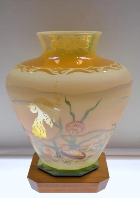 FENTON VASE Yellow Burmese Irid Sand Carved SEASCAPE 8817QZ Connoiss FREEusaSHIP 5