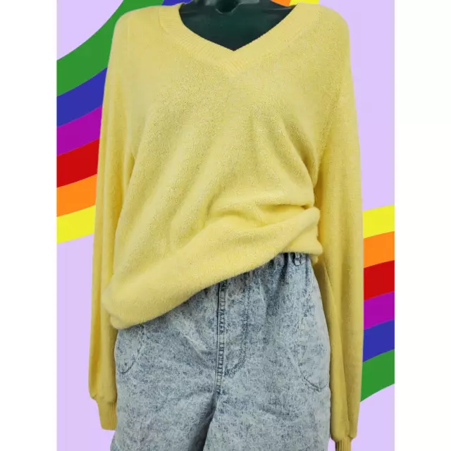 100% Virgin Zefran Acrylic Vintage Yellow V neck Knit Sweater Unisex Size L 1472