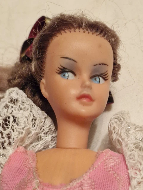 ancienne poupée mannequin tressy BELLA neuve en boite