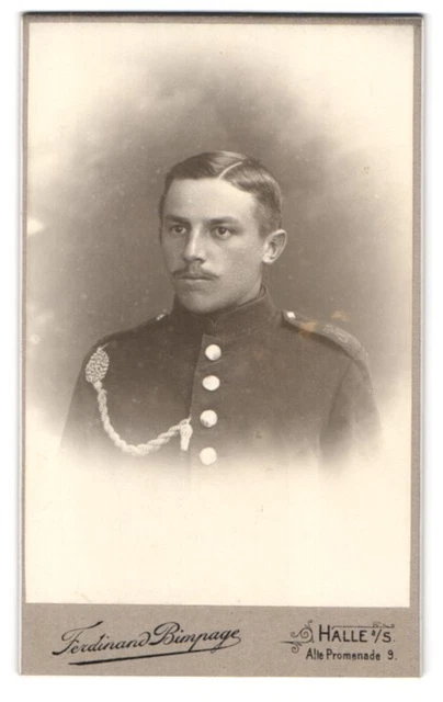 Fotografie Ferdinand Bimpage, Halle / Saale, Alte Promenade 9, Portrait Soldat