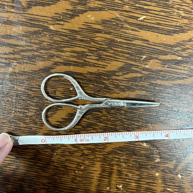 "Tijeras de coser de colección mango adornado cortes de hilo hechos en EE. UU. antiguos 3 1/2"