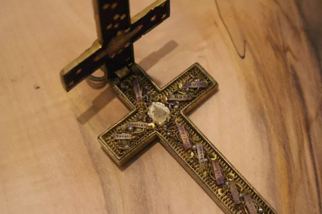 Altes schönes Reliquienkreuz, Klosterarbeit Kreuz zum Öffnen