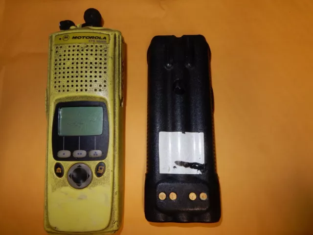 MOTOROLA Yellow Astro XTS5000 R H18UCF9PW6AN 700-800 MHZ P25 Radio + Battery