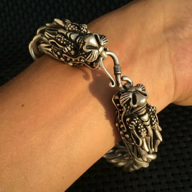 Exquisite Chinese old  Tibetan silver Handcarved dragon bracelet