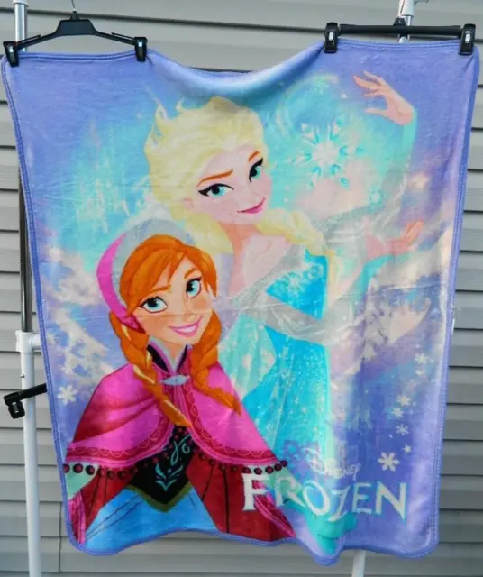 Manta de lana congelada Disney 47"" X 39"" multicolor Elsa & Anna