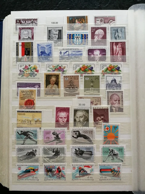 Österreich,  Lot aus 60-er bis 80-er Jahre, postfrisch, 4 Album-Seiten