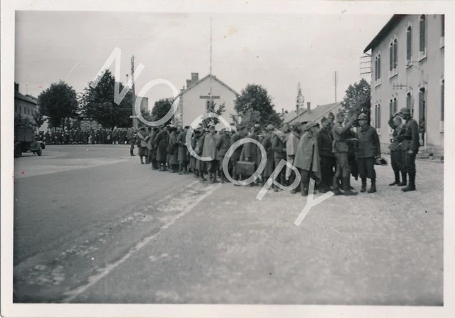 FOTO WK2 1940 Frankreich Le Luhier Franzosen ergeben sich X85 EUR