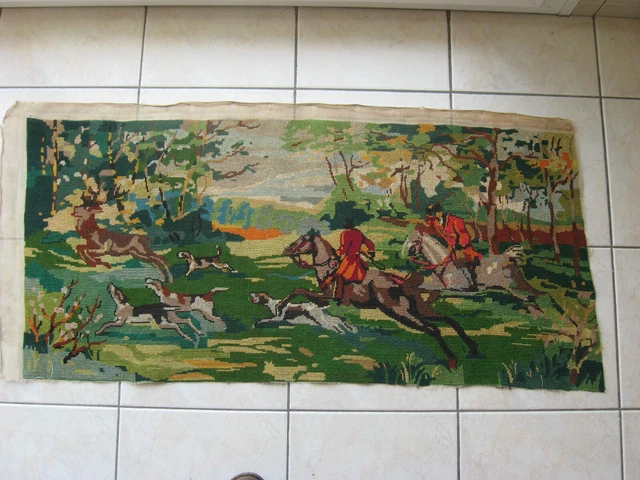 " chasse à coure " 1M11cmx51cm 1réf4305 tapisserie canevas FINI Paris France