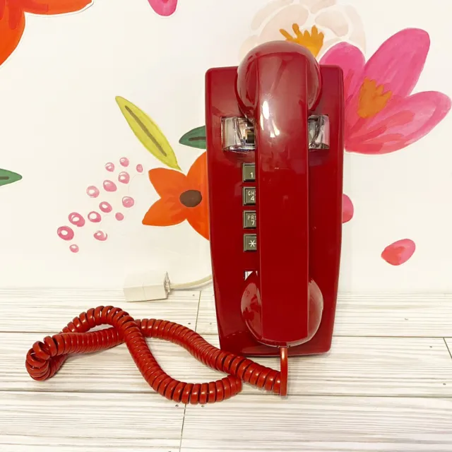 Teléfono de pared rojo vintage 255447-VBA-20MD hecho en EE. UU. Teléfono de esfera push Cortelco