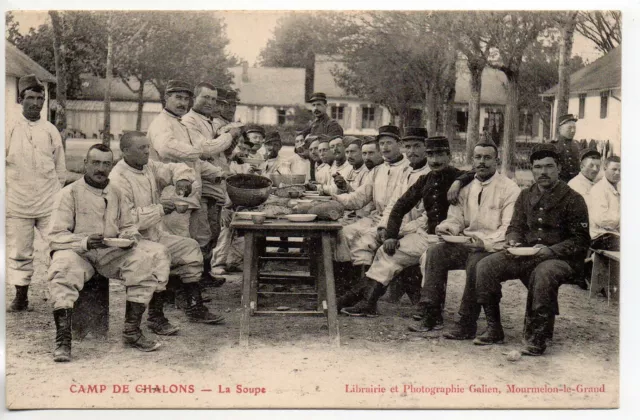 CHALONS SUR MARNE - Marne - CPA 51 - Vie Militaire Au camp - soldats la soupe