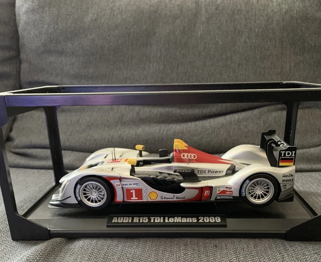 Audi R18 TDI n° 1 24h Le Mans Test Car 2011 1/43 Spark 502.11.001.13