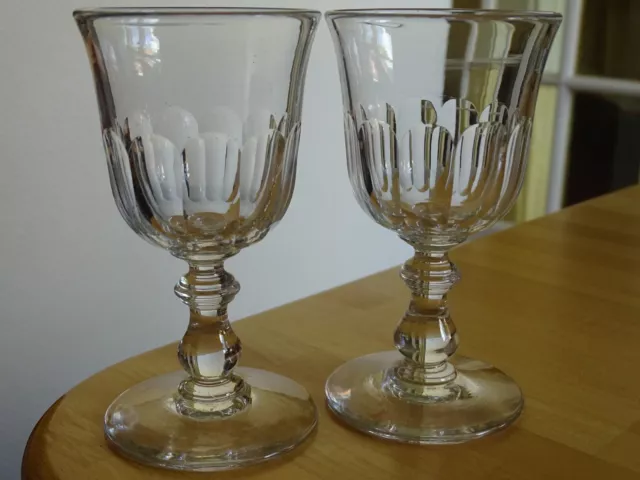 BACCARAT 2 ANCIENS VERRES A VIN BLANC CRISTAL FORME TULIPE COTES PLATES  11,5 cm