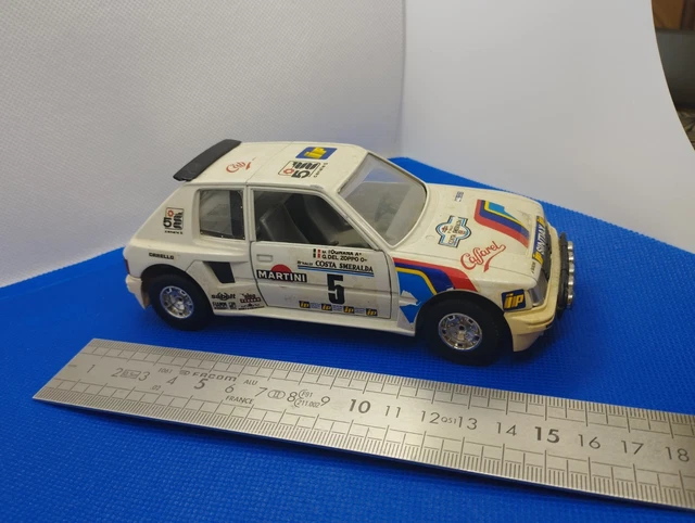 Burago Metal Kit 1/25 – Peugeot 205 Turbo 16 (modèle à Assembler, Blanc, Rallye)