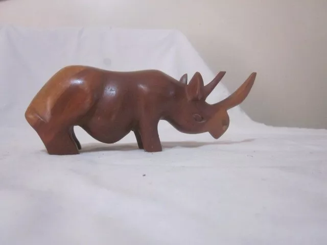 Estatuilla de madera rinoceronte bien hecho pequeño usado buen estado