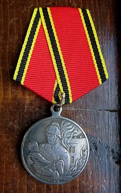 USSR Russia 1945 Silver WWII First Responders Military  Medal Award Collectible