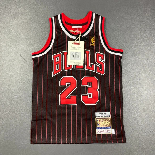 100 AUTHENTIC MICHAEL Jordan Mitchell & Ness 96 97 Bulls Jersey S 8