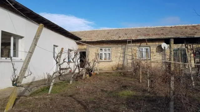 PAY MONTHLY  Bungalow in  Bulgaria  , near Popovo .   Semi Renovated