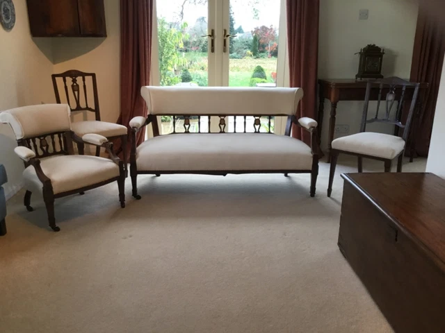 Elegant antique Edwardian salon sofa and chairs in great condition