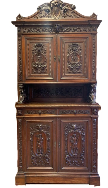 Stupenda Credenza Con Draghi E Griffoni In Noce Fine 800 Inizi Del 900