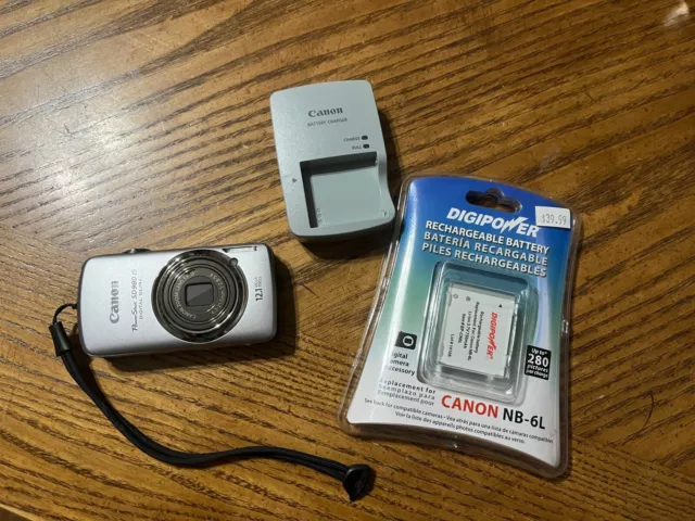 Canon- PowerShot Digital ELPH SD980 IS-12.1 MP- Silver-Good condition-WORKS-Rare