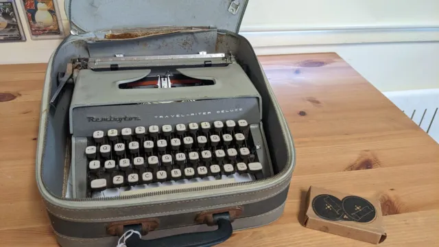 Remington Rand Travel-Riter Typewriter as is free post M