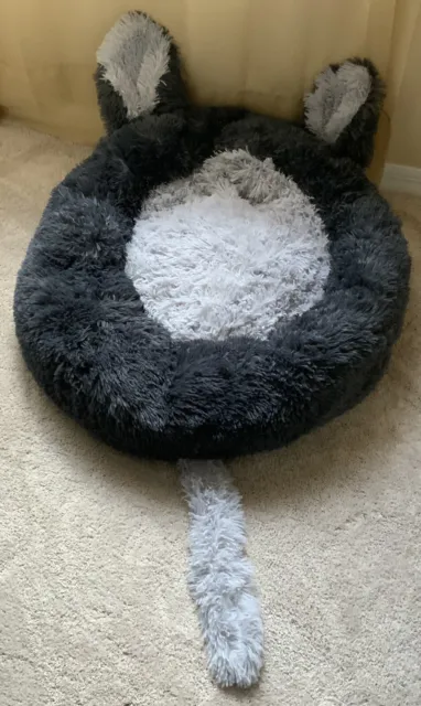 Donut Plush Pet Bed Dog / Cat Bed Fluffy & Soft 28 inch Gray SEE NOTES!