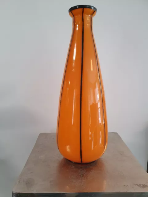 Vase en verre opaliné orange