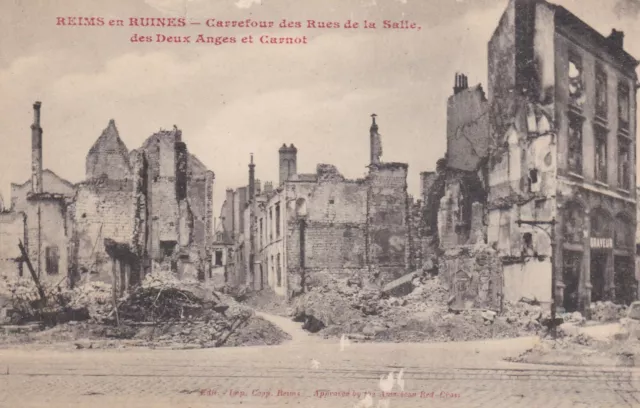 CPA 51 REIMS en Ruines Carrefour des Rues de la Salle des Deux Anges et Carnot