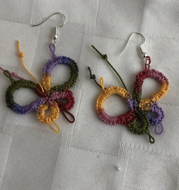 Pendientes de mariposa tatuados hechos a mano, orejas perforadas, multicolor, Lizbeth Cotten