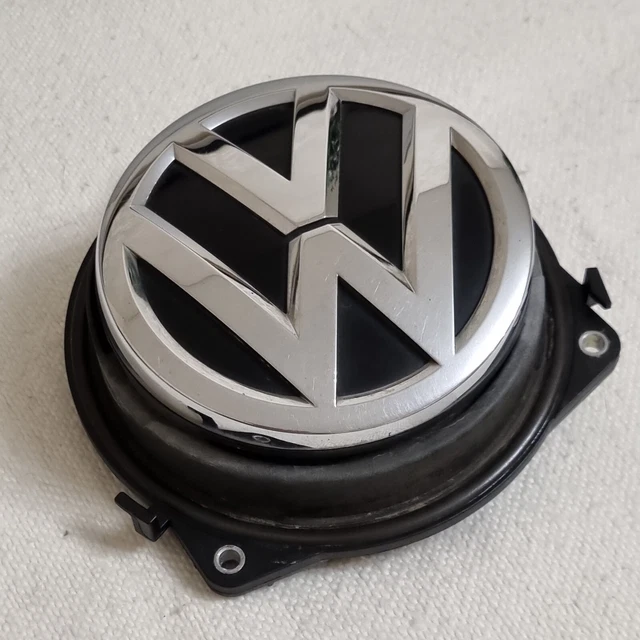 volkswagen-golf-mk7-tailgate-lock-bootlid-release-handle-badge