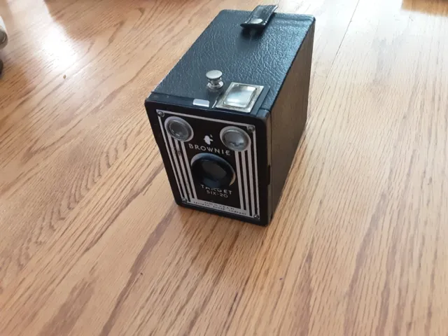 Antique Brownie Target Six-20 Camera