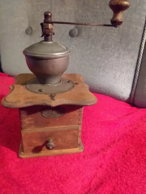 Antike Kaffeemühle ,,Die beliebte Möve" Holz Metall um 1900 sehr selten