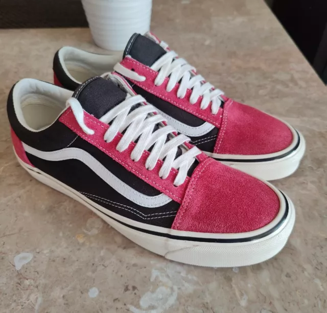 VANS Anaheim Old Skool Retro sneakers Men's size 10.5 women's 12 Black/fuschia VANS Anaheim Old Skool Retro sneakers Men's size 10.5 women's 12 Black/fuschia
