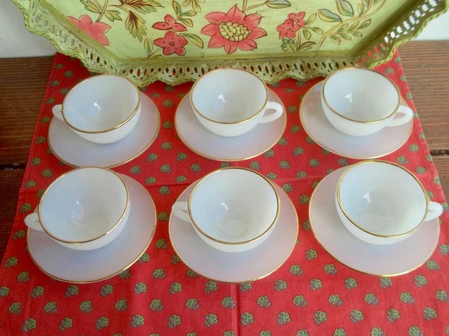 6 tasses  et sous-tasses en verre Arcopal France en opaline blanche
