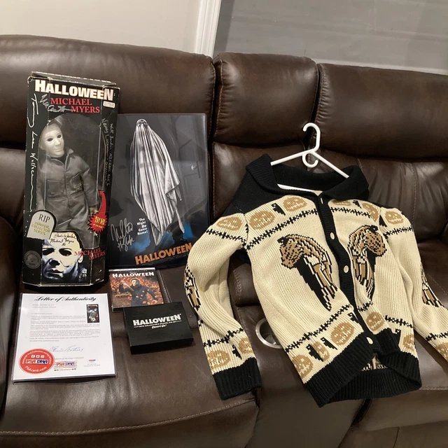 john carpenters halloween rare lot Michael Myers Doll, Signed Poster, pin set,
