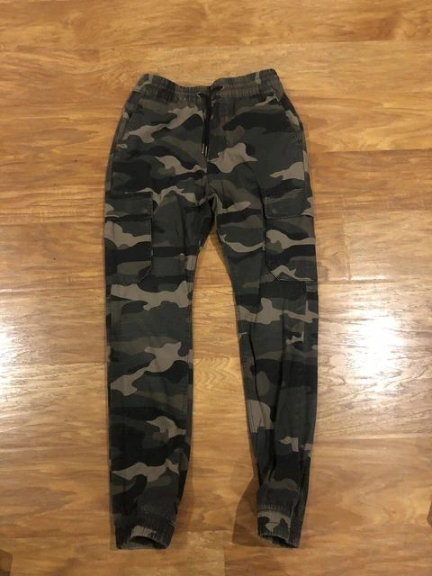 H&m deals camouflage trousers