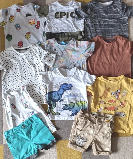 Pacchetto bambini 2 pantaloncini, gilet e 8 t-shirt 12-18 mesi ottime condizioni