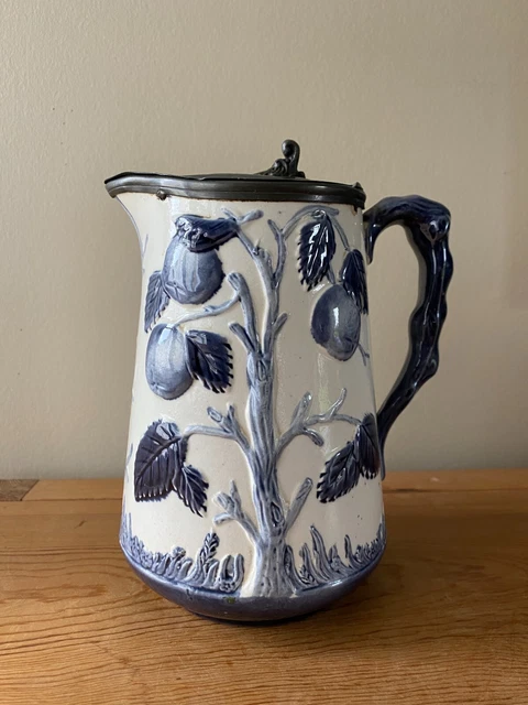Pichet en barbotine Art Nouveau, Onnaing, décor éléphant et mais