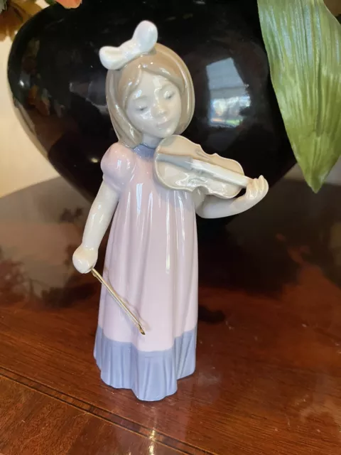 NAO BY LLADRO, GIRL PLAYING VIOLIN #1034, Figure '86 -EXC CONDITION “First Solo”