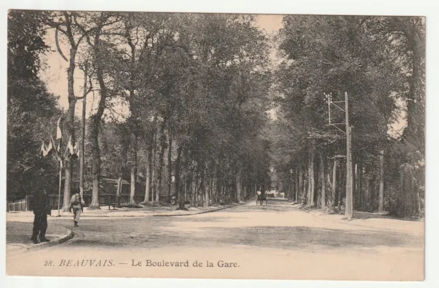 BEAUVAIS - Oise - CPA 60 - le boulevard de la Gare - trés leger pli