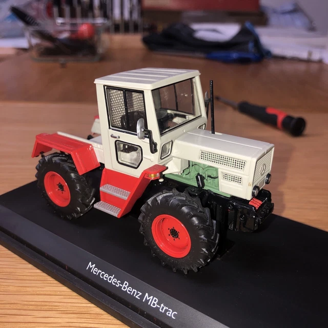 Schuco Mercedes-Benz MB-Trac Traktor grau/rot 1/43 Schuco Mercedes-Benz MB-Trac Traktor grau/rot 1/43