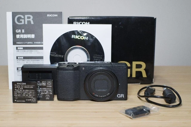 RICOH GR II Digital Camera 16.2MP Wireless Flash Built-In Wifi CMOS-Sensor / Box